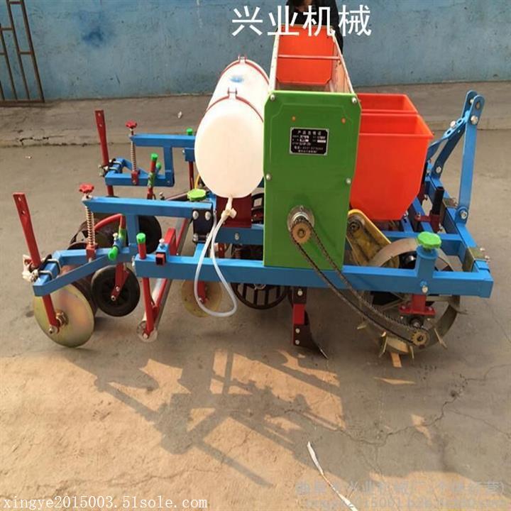 新型四輪帶動(dòng)播種覆膜機(jī) 多功能噴藥播種覆膜機(jī)廠家直銷