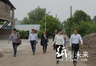 華北水利水電大學(xué)環(huán)境與市政工程學(xué)院宋剛福院長(zhǎng)一行走訪新惠通環(huán)?？萍脊景自萍垬I(yè)污泥處置現(xiàn)場(chǎng)