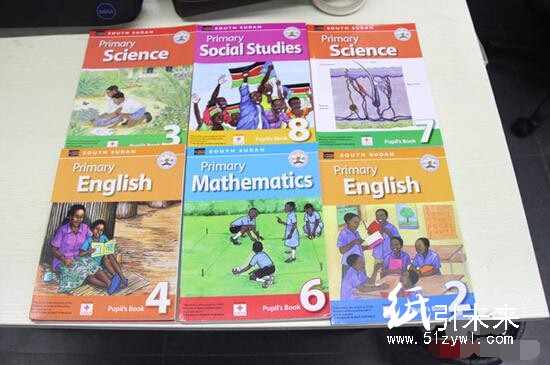 中南傳媒首批援助印刷的74.5萬冊教材運抵南蘇丹